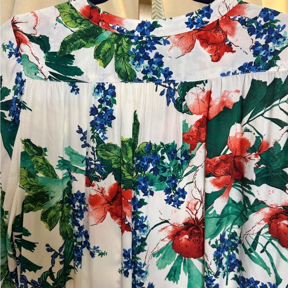 Karen Kane Floral V Neck Blouse Women's Size S - Picture 8 of 8